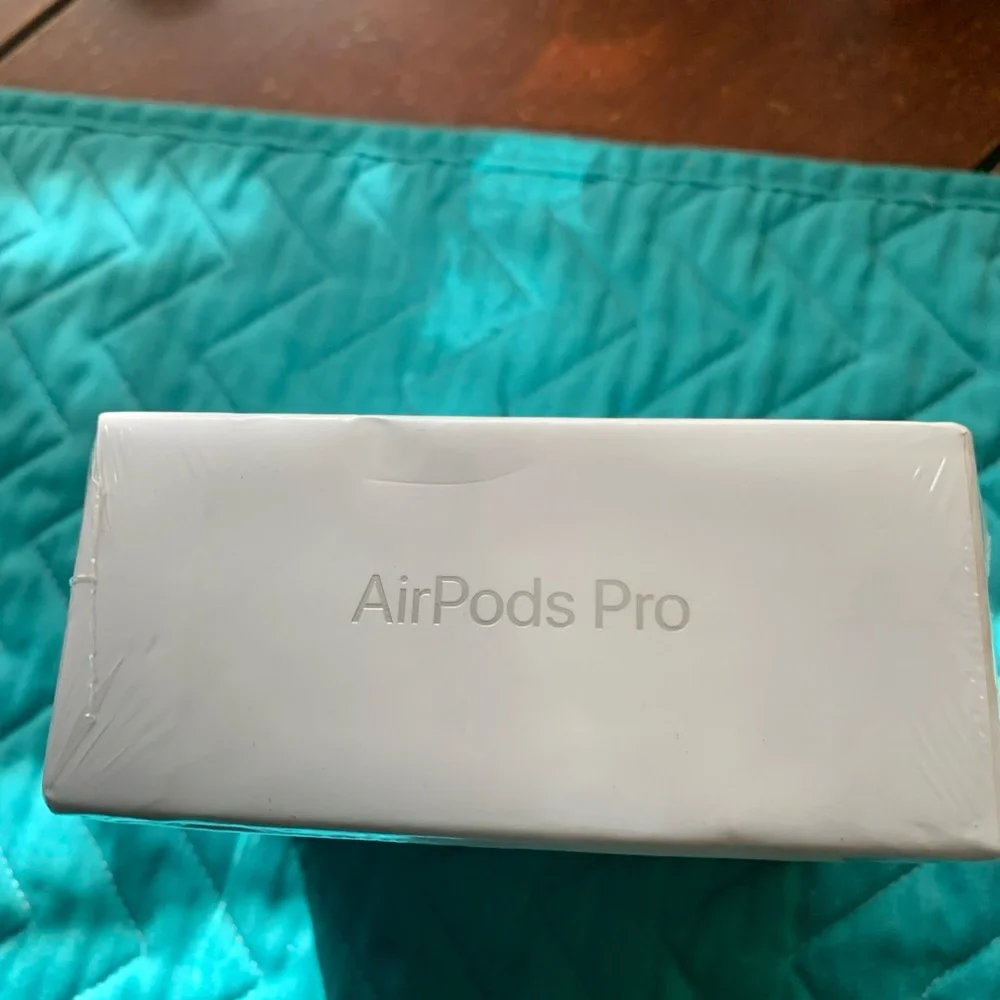 Apple AirPods Pro with Wireless Charging Case